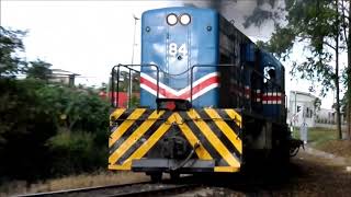 Tren de Carga del INCOFER con durmientes de Concreto pasando Guayabos [upl. by Nodnrb]