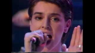 sinead oconnor  famine live on jools holland kieransirishmusicandsurvivalcompound blogspot co uk [upl. by Drucill]