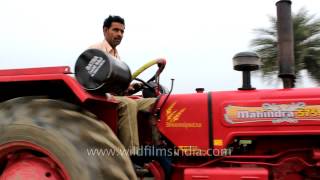 Mahindra 575 tractor driven through old fashioned railway checkpost in North India [upl. by Ainaznat]