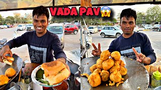 Faridabad ka most famous Vada pav😱😱 Faridabad street food [upl. by Yregerg]