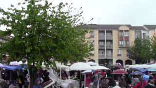 Brocante AulnaysousBois place du marché Eglise StSulpice VieuxPays lundi 20 mai 2013 [upl. by Roque]