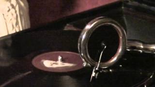 HIS MASTERS VOICE N101 GRAMOPHONE PLAYING MASCAGNI [upl. by Fritts]