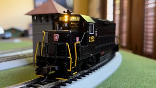 HO Review BACHMANN GP35 w DCC amp TCS WOW SOUND [upl. by Novyak41]