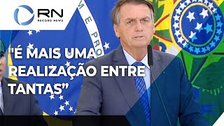 Bolsonaro assina portaria que aumenta salário dos professores [upl. by Atiuqram]