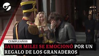 JAVIER MILEI SE EMOCIONÓ con el regalo de los GRANADEROS por su cumpleaños [upl. by Yoc]