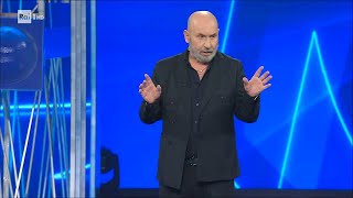 Maurizio Battista al supermercato con mia moglie  I migliori anni 27042024 [upl. by Alexandr431]