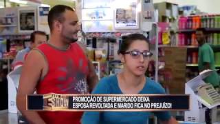 Promoção ousada vira quebra pau entre casais no supermercado [upl. by Alilahk]