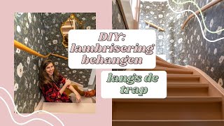 DIY lambrisering behangen langs de trap  vliesbehang met patroon [upl. by Kant]