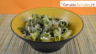 Insalata di pasta con pesto di rucola e salmone  Gnam Gnam [upl. by Lichtenfeld]