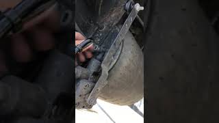 How to diagnose leveling valve on semi truck [upl. by Aeikan]