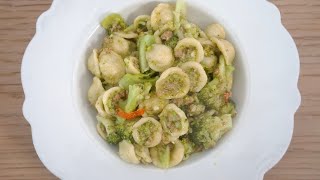 PASTA BROCCOLI E SALSICCIA la ricetta originale pugliese con le orecchiette fresche [upl. by Bobina773]