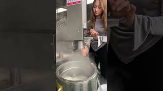 The fully automatic induction ramen machine can make 400 bowls of noodles in one hour and can make [upl. by Hiltner]