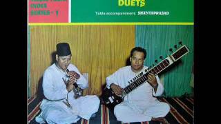 Vilayat Khan amp Bismillah Khan  Chaiti Dhun [upl. by Anelrihs]