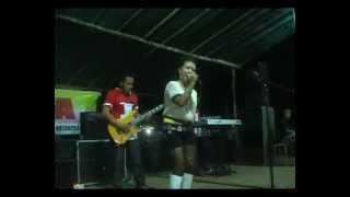 live hanya satu lola yolanda the best band radesta kayong utarawmv [upl. by Garnes]