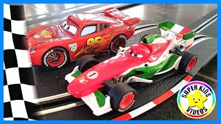 Cars Speelgoed Auto Racebaan ☆ Bliksem McQueen vs Fransesco Bernoulli ☆ Auto Kinderfilmpjes [upl. by Minabe649]