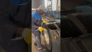 LKW Reifen profiltiefe messen 👍🏽kfz lkw mechanic truck viralvideo foryou opiosi [upl. by Lorrimer810]