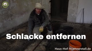 Schlacke aus alter Holzbalkendecke entfernen [upl. by Ludie184]