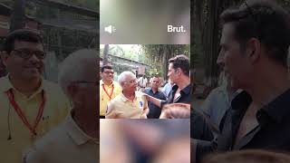 Here’s what this elderly man shared with Akshay Kumar at the polling station… [upl. by Suhpoelc]