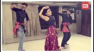 How to learn bollywood dance on every song in simple steps by Experts Learn in MinutesSimple moves [upl. by Aneliram]