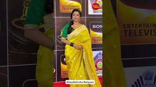 Anupamaa Star Rupali Ganguly Gets Clicked at Umang Awards 2023 in Traditional Attire  SBB [upl. by Devinna]