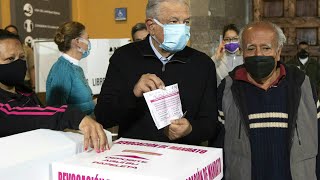 Mexikos Präsident gewinnt Referendum über AmtsVerbleib  AFP [upl. by Treblih882]