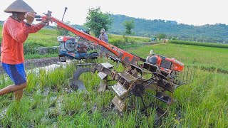 Musim Tanam Tiba 2 Traktor Sawah Kerja Bersama Membuat Pekerjaan Cepat Selesai [upl. by Malloch]