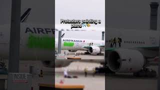 Protesters painting a plane commercialaviation commercialaircraft automobile avgeek aviation [upl. by Ydeh388]