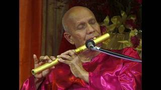 Sri Chinmoy performs in Kumamoto  1997 [upl. by Orozco244]