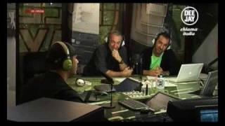 Checco Zalone canta gli Uomini sessuali a Deejay chiama Italia Radio Deejay [upl. by Arron173]