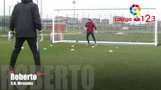 Liga 123 Entrenamiento de porteros CD Mirandés [upl. by Wisnicki]