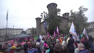 Torino presidio delle famiglie Arcobaleno sotto la Prefettura [upl. by Leirbag]