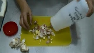 Ajos 4 métodos caseros para pelarlosRecetas de LuzMa [upl. by Aleakam]