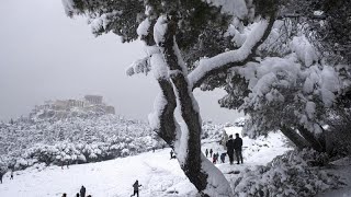 Dichte Schneedecke Athen im Ausnahmezustand [upl. by Gotthard308]