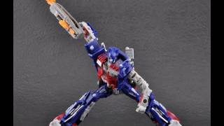 WalMart Exclusive  Deluxe Optimus Prime [upl. by Damali]