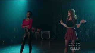 Riverdale 2x18 Cheryl e Josie cantam juntas quotUnsuspecting Heartsquot  Carrie The Musical [upl. by Werna]