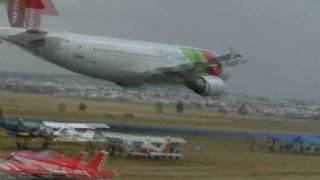 TAP Airbus A310 Low Pass Turn  Portugal Airshow 2007 Evora Uncut HD Version [upl. by Waters642]