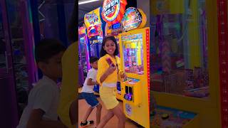 Tiyakutty 1stTimeആണ് Kinderjoy DairyMilk🍫 ClawMachine കാണുന്നത് Gift കിട്ടിയപ്പോൾ😱 Mumbai [upl. by Sacha]