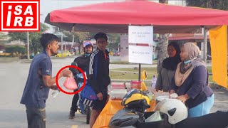 Pengemis beli satu kedai  social experiment [upl. by Akihsay730]