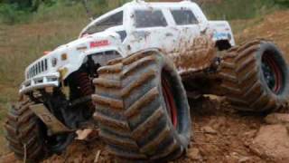 Traxxas Tmaxx with 33 [upl. by Ladew]