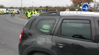 Gilets jaunes dans le Calvados barrage filtrant à BrettevillesurOdon [upl. by Nae]