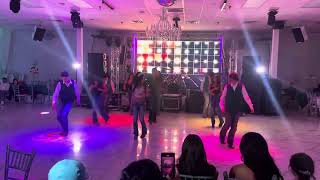 Baile sorpresa a cargo de la quinceañera Arianna Muñoz acompañada de su corte de honor en Marbellas [upl. by Haneekas904]