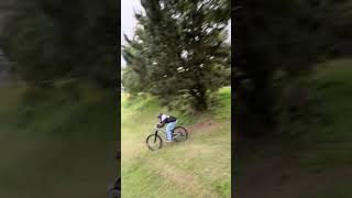 Die Johanna löten 😂 mtb mtblife viralvideo automobile mountainbikelifestyle jump bikelife [upl. by Gawlas]