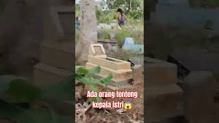 Ngeri  Ada Orang setengah gila tenteng kepala istri [upl. by Vlad]