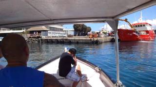 Bel accostage Bateau école Marine Tours en examen à Papeete TAHITI [upl. by Nydnarb135]