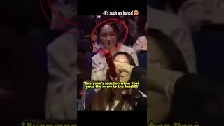 Everyones reaction when Rosé gave the micro to the fans blackpink rosé apt parchaeyoung [upl. by Del38]