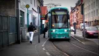 Ein und Ausfahrt der Straßenbahnlinie 11 in Frankfurt Bolongaropalast 02042012 [upl. by Eiramyllek]