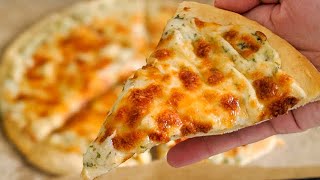 Ne commandez plus de Pizza au fromage  Recette rapide et sans levure boulangère [upl. by Aikkan]