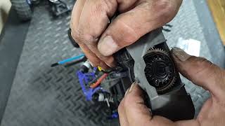 Traxxas 4x4 center diff versus slipper function and much moreinstall how to video [upl. by Atiker]