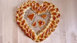 Herz aus Hefeteig backen zum Muttertag  Valentinstag [upl. by Catina]