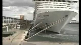 cruise ship breaks moorings [upl. by Eissej276]